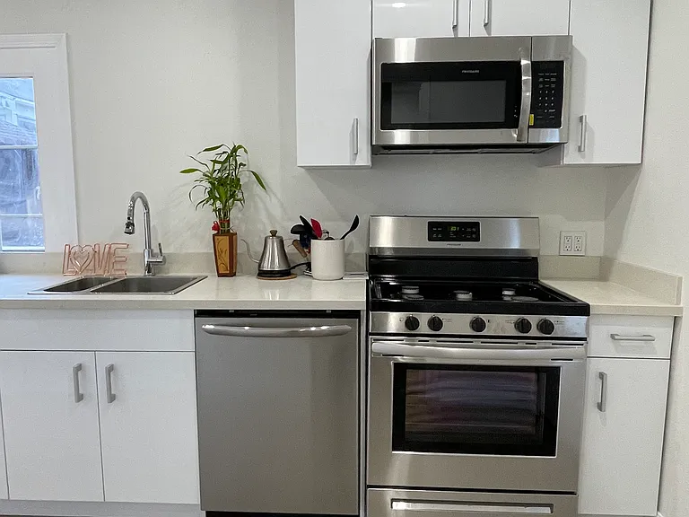 476 Arleta Ave #B — Photo 9