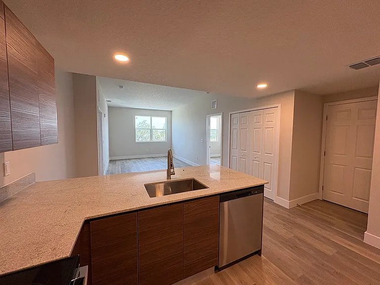 4424 S Texas Ave #306 — Photo 8