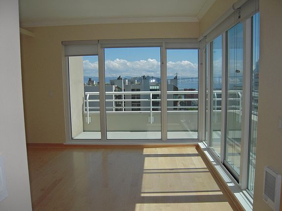 4th image of 220 Lombard St #83