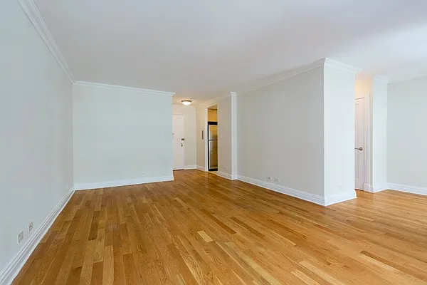 Rented by Stonehenge NYC LLC | media 11