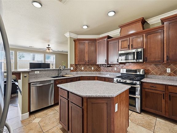 3rd image of 1104 High Altitude Ave