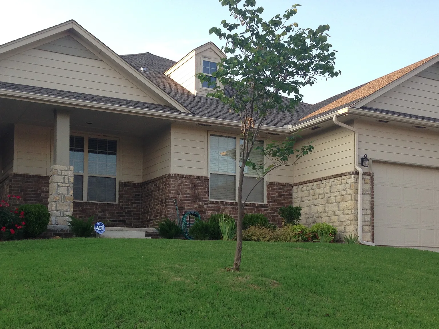4 bed, 1994 sqft, $2,350 — Photo 1