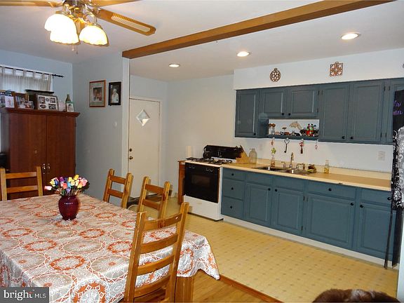 5th image of 310 Ripka St