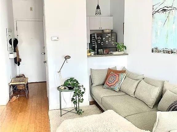4th image of 1414 W Marshall St APT 502