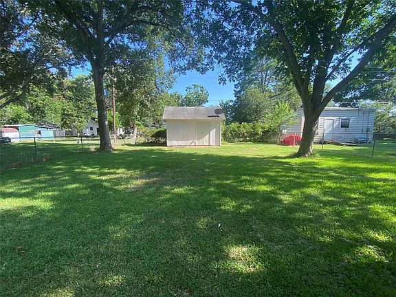 5th image of 811 Peach St