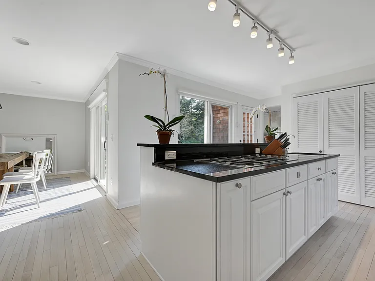 81 Gould St — Photo 12