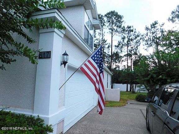 3rd image of 817 Lotus Ln N