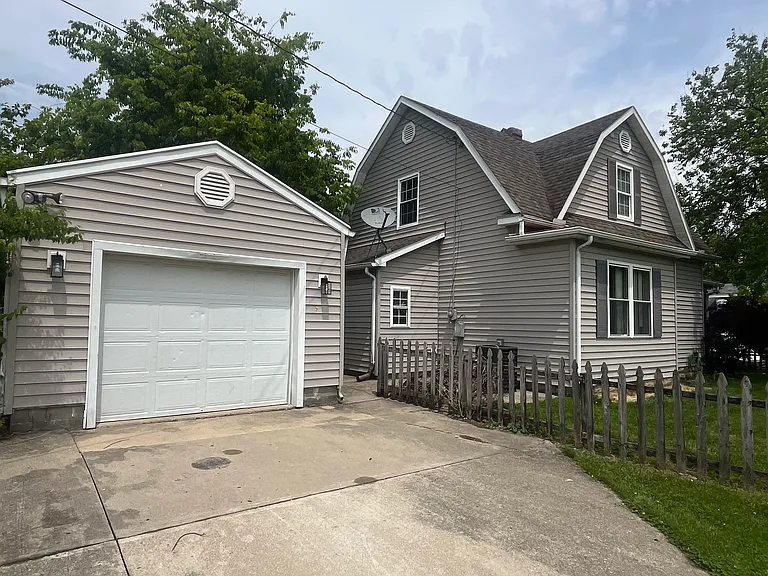 535 S Belmont Ave — Photo 2