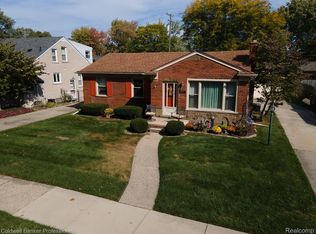 21405 Prestwick Ave, Harper Woods, MI 48225