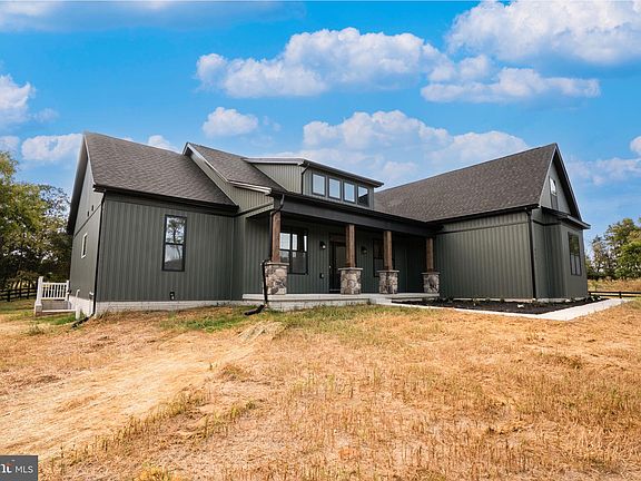3rd image of 111 Foxglove Ln