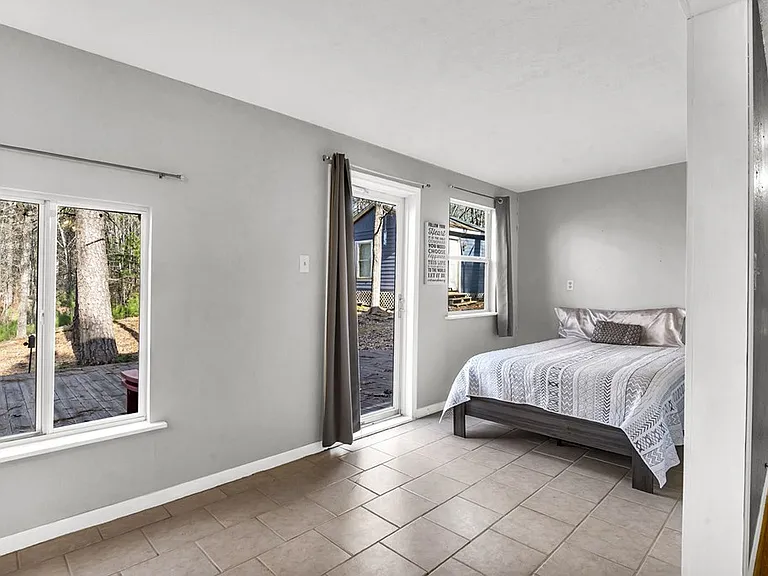 1121 Victoria Dr — Photo 19