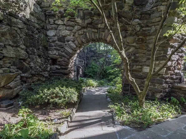 2501 Palisade Avenue image 14 of 22