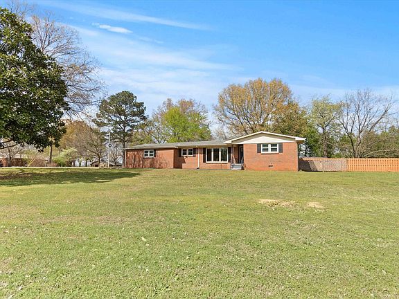 3rd image of 15652 Thompson Ln