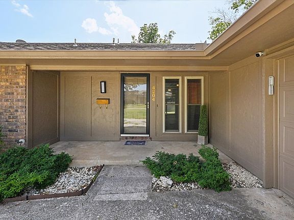 3rd image of 4204 E 52nd St