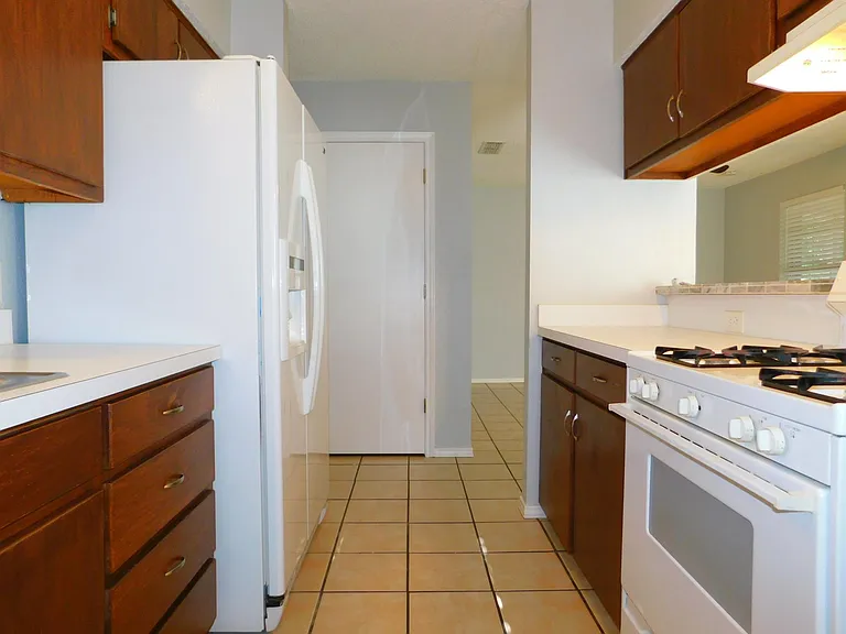 1114 E Mulberry St — Photo 10