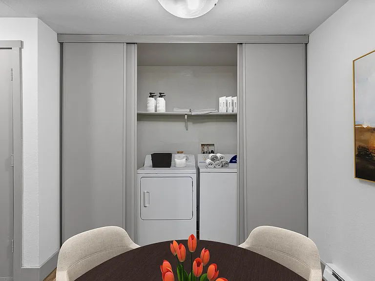 Aero Apartments — Photo 5