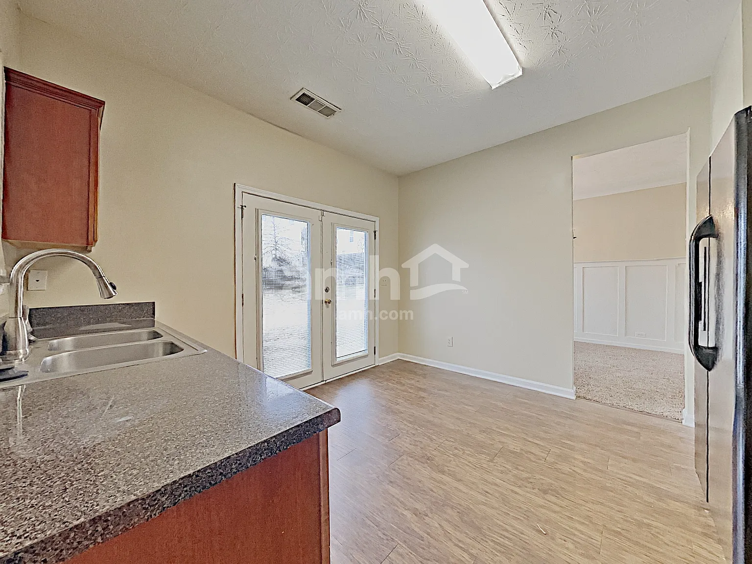 4 bed, 2.5 bath, 1974 sqft, $2,305 — Photo 4