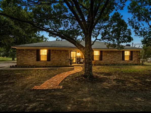 3517 W Moonlight Dr, Robinson, TX 76706