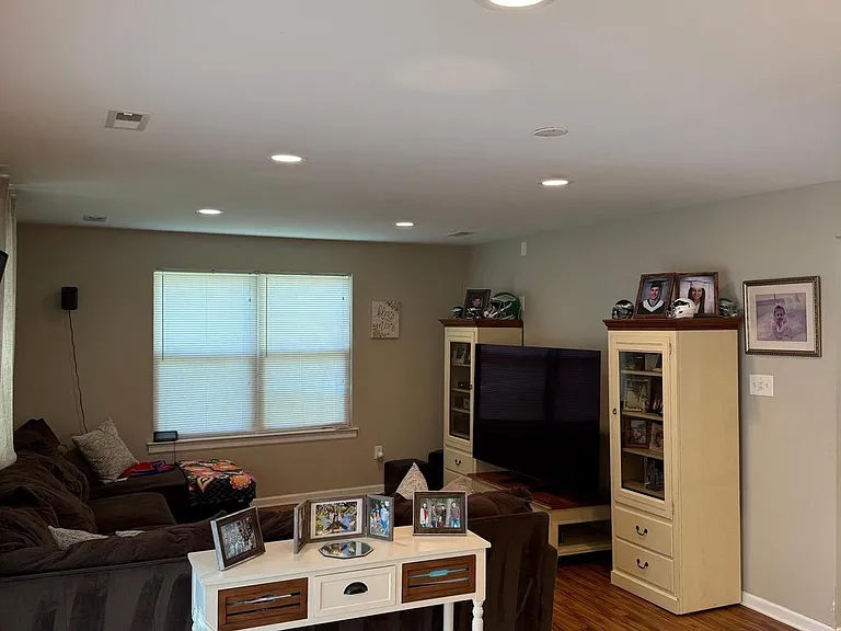 913 Hampton Way — Photo 9