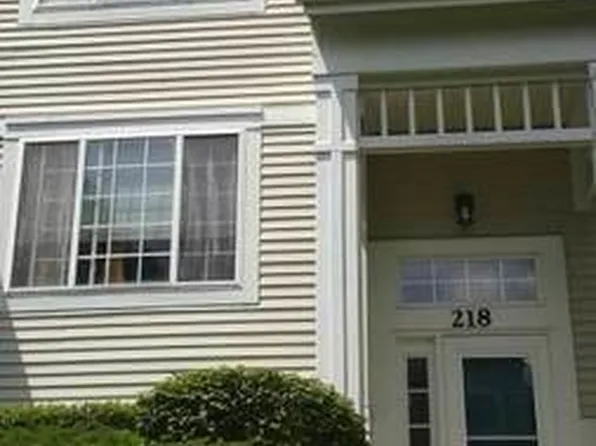 218 Polo Club Dr, Glendale Heights, IL 60139