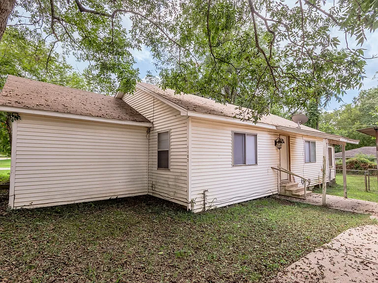 1107 W Dogwood St — Photo 4