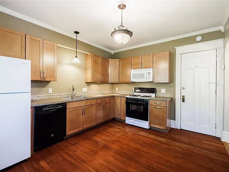 420 Harvard St #1 — Photo 17