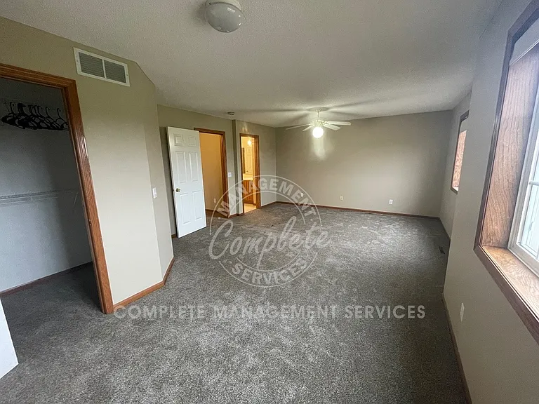 17389 Glacier Way — Photo 13