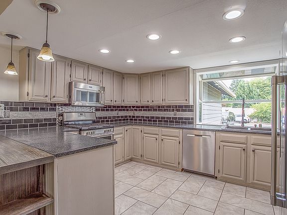 2nd image of 7205 33rd Ave SE