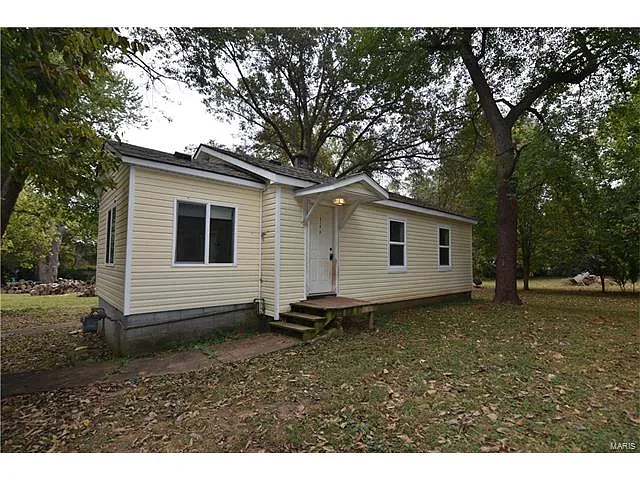 314 W 1st St photo 1