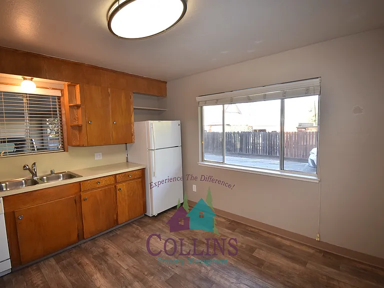 140 Oak St #2 — Photo 8
