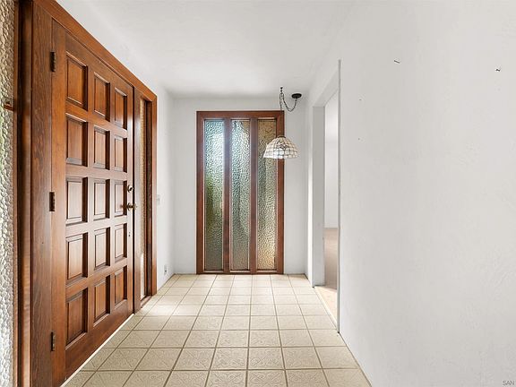 2nd image of 250 S Santa Rosa Ave