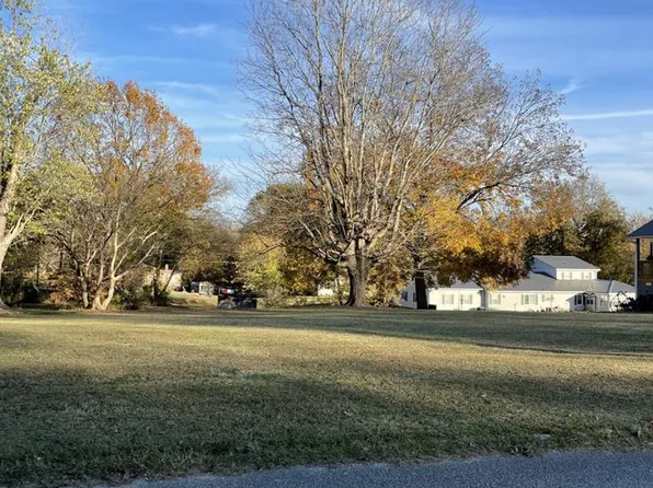 312 Evergreen St, Greenfield, TN 38230