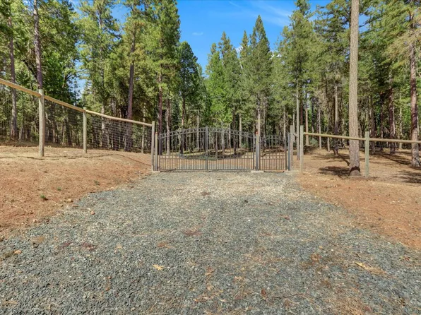 13821 Golden Lily Ct, Grass Valley, CA 95945