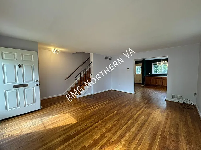 130 Cambridge Rd — Photo 8