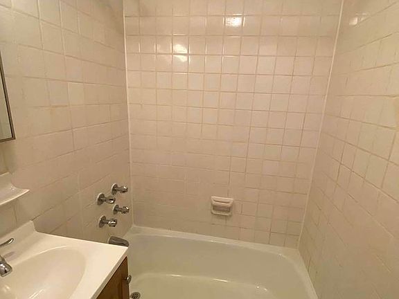 4th image of 64 Thompson St #2ES