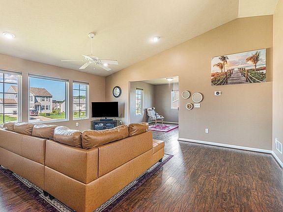 4th image of 1696 S Park Dr SE
