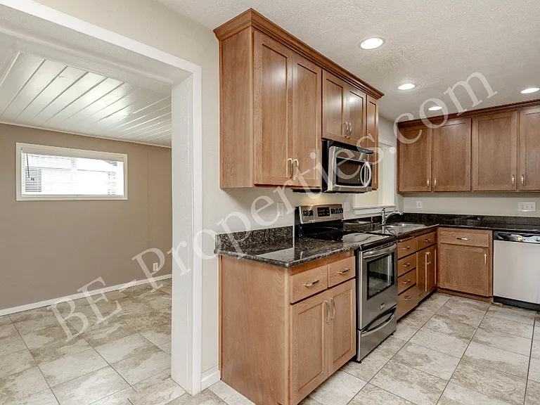 1840 N Shirley St — Photo 12