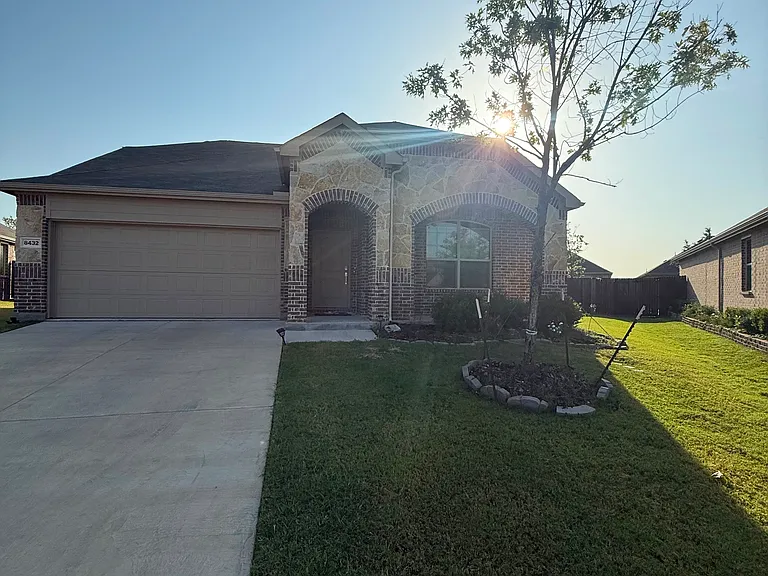 8432 Butterfly Ln — Photo 2