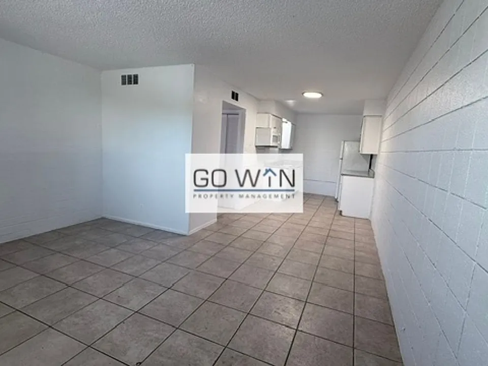 2018 W Cactus Rd