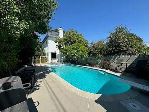 5 bed, 2417 sqft, $1,050 — Photo 3