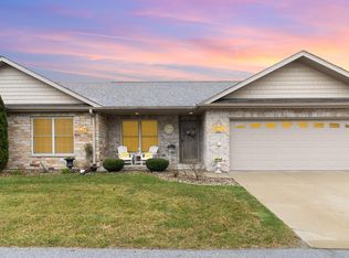 823 Veterans Ln, Crown Point, IN 46307