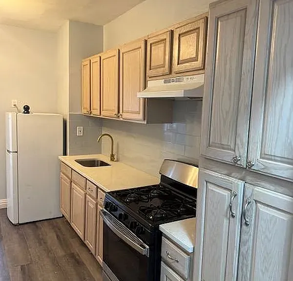 1144 Blake Ave #1R — Photo 4