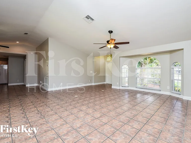 18606 Cedar Dr E — Photo 4