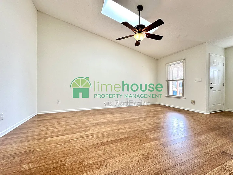 1316 Wellfleet Ct — Photo 3