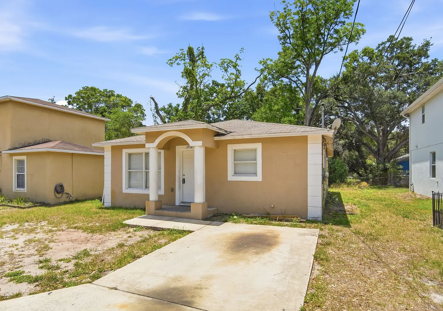 Move In Special! Charming 3 Bedroom Home. — Photo 3