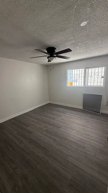 3 bed, 900 sqft, $2,600 — Photo 2