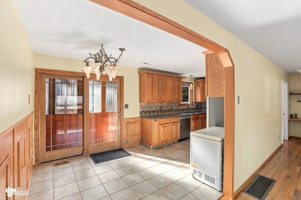 3 bed, 1.5 bath, $2,445 — Photo 4