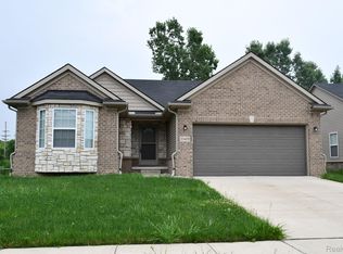 33459 Sand Piper Dr, Romulus, MI 48174