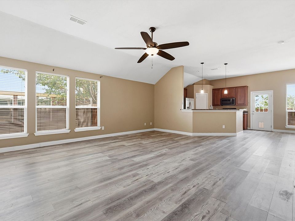 1st image of 3003 Lake Ridge Dr