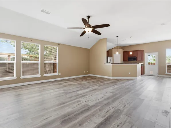 3003 Lake Ridge Dr, Sanger, TX 76266